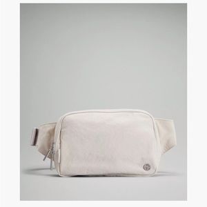 Lululemon white opal Everywhere Belt Bag Large 2L